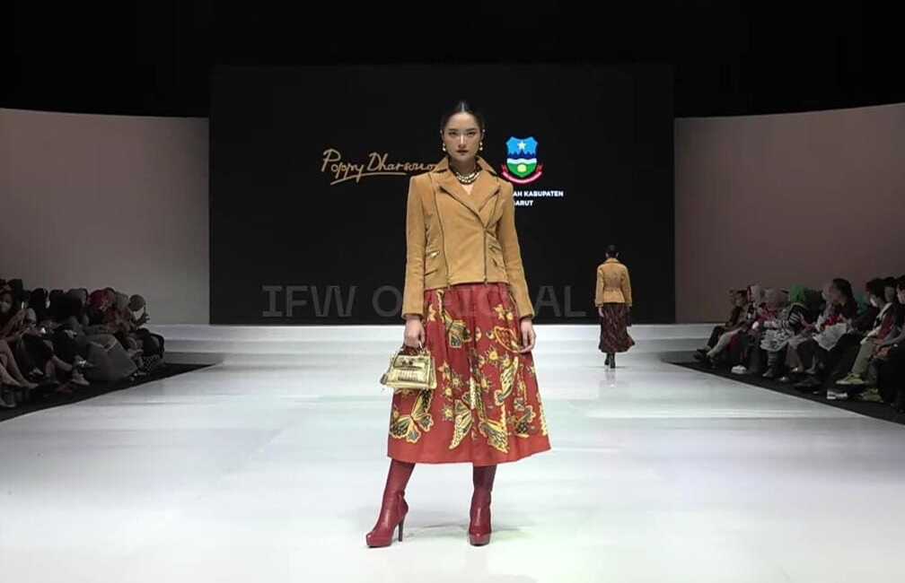 Produk Lokal Garut Tampil Elegan di Indonesia Fashion Week 2023